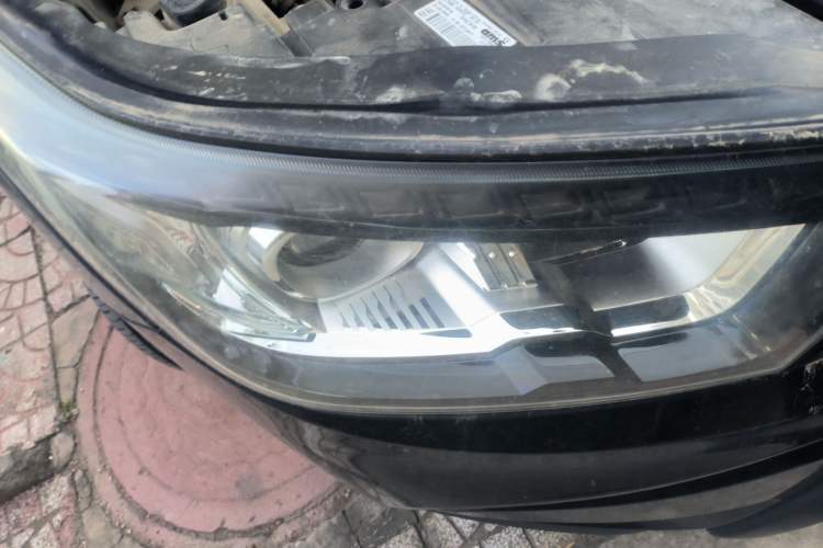 Used SsangYong Tivolan 2015 1.6L Automatic Two-Wheel Drive Zhi Chun Edition Right Front Headlight