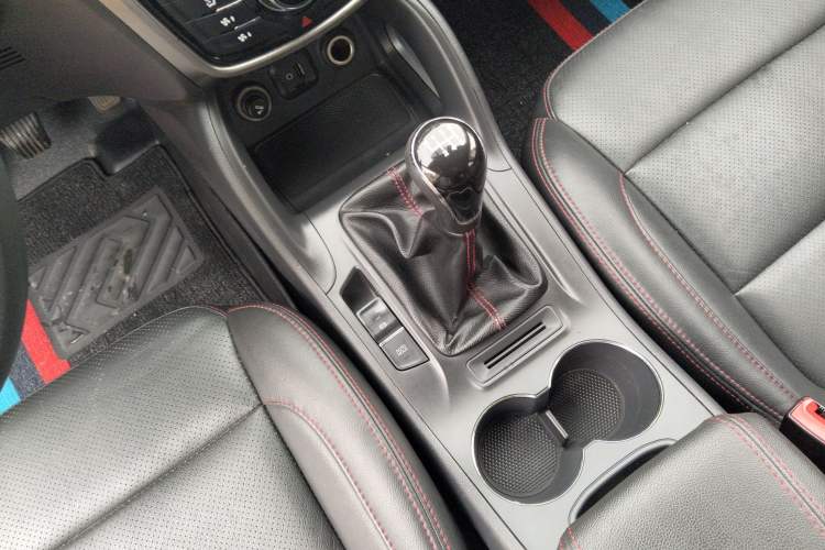 Used CHANGAN CS75 2016 2.0L Manual Luxury Version China IV Standard