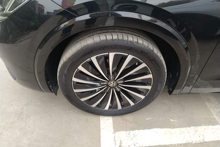 Used Volkswagen Viloran 2024 380TSI Premium Edition