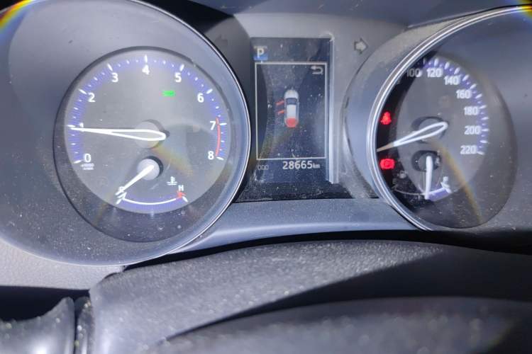 Used Toyota C-HR 2018 2.0L Luxury Sunroof Version China VI Standard Odometer Close Up