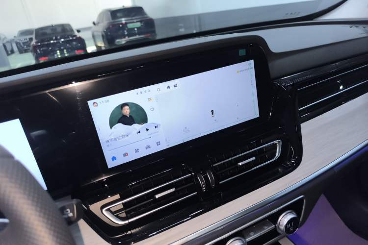 Used Hongqi HS5 2025 2.0T Two-Wheel Drive Flagship Pro Edition