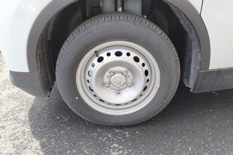 Used SAIC MAXUS EV30 2023 Pure-Electric Smart Logistics Expert with Long Wheelbase Guoxuan