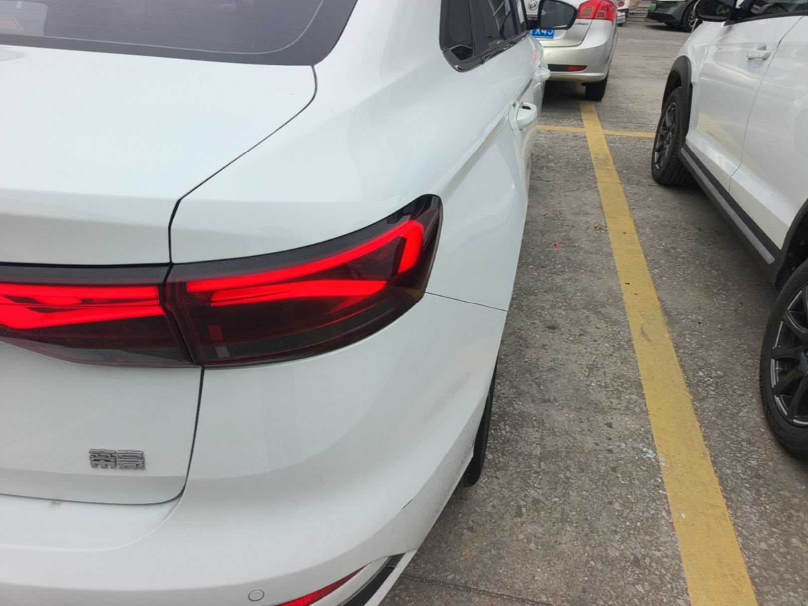 Geely Auto Emgrand 2022 4th Generation 1.5L CVT Luxury Model - Premium — снимка 9