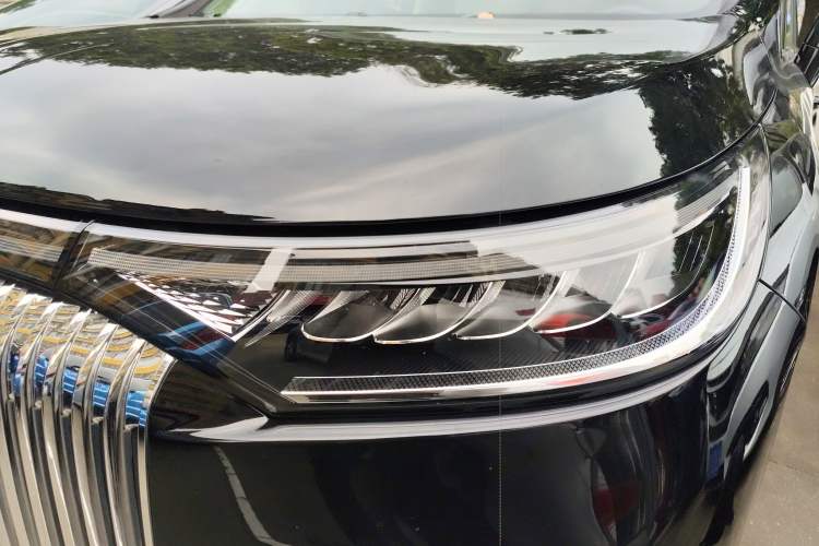 Used VOYAH Dream 2025 EV Four-Wheel Drive Excellence Kunpeng Edition