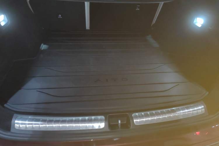 Used Hima AITO M8 2025 Extended-Range Ultra Version 53.4 kWh 5-Seater Edition
