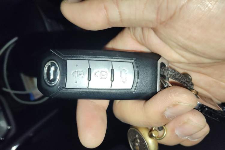 Used GAC Trumpchi GS4 2017 235T Automatic Two-Wheel Drive Luxury Smart Connectivity Version Vehicle Key