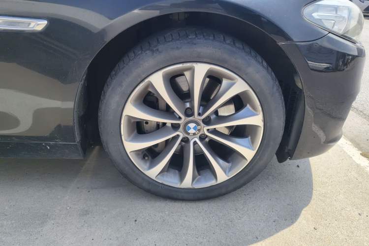 Used BMW 5 Series 2014 528Li Fashion Design Package Right Front Wheel Hub
