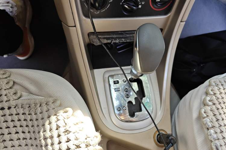 Used Peugeot 307 2010 Hatchback 1.6L Automatic Comfort Edition Gear Lever