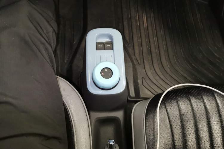 Used Geely Galaxy Panda 2024 Panda Mini 200km Endurance Bear Gear Lever