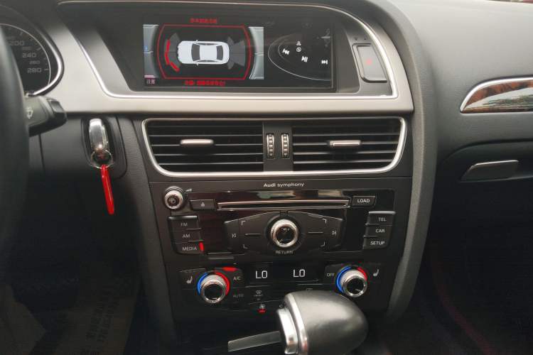 Used Audi A4L 2015 35 TFSI Automatic Comfort Model Audio And AC Panel