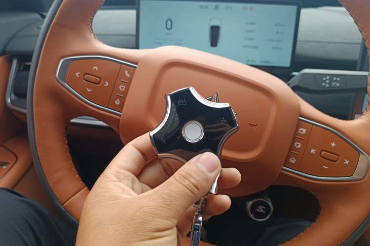 Used Dongfeng eπ eπ007 2025 Model Pure-Electric 565 All-Wheel-Drive Max Leading Edition Vehicle Key