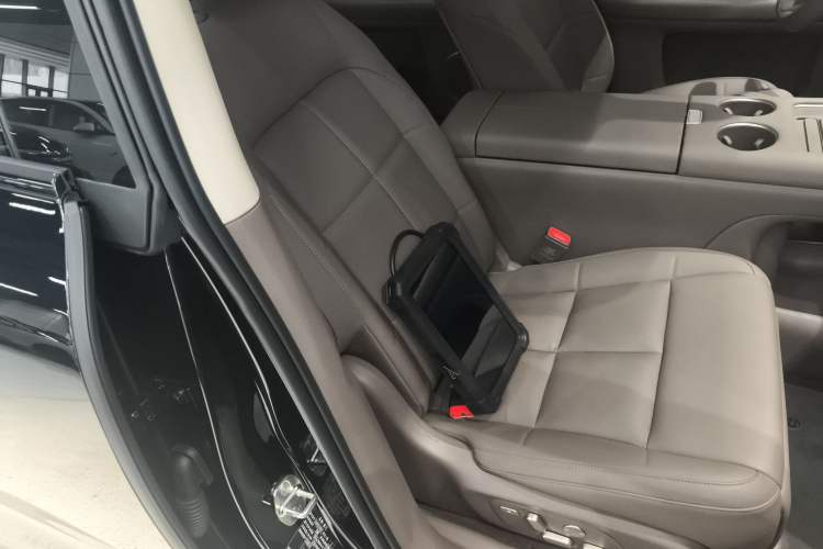 Used IM LS6 2026 Model Range-Extending 66 Max+ Right Front Seat