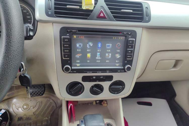 Used Volkswagen Bora 2011 1.6L Manual Fashion Edition
