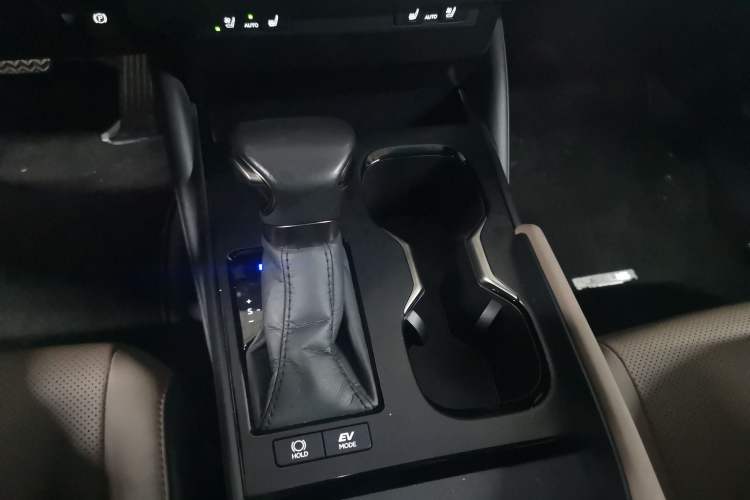 Used Lexus ES 2022 300h Deluxe Edition