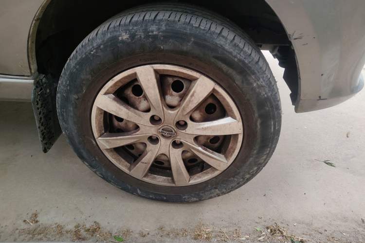 Used Jinbei New Hiace S 2023 1.5L Wealth Edition Passenger Van 5/6/7-Seater Non-Air-Conditioned Version SWC15M