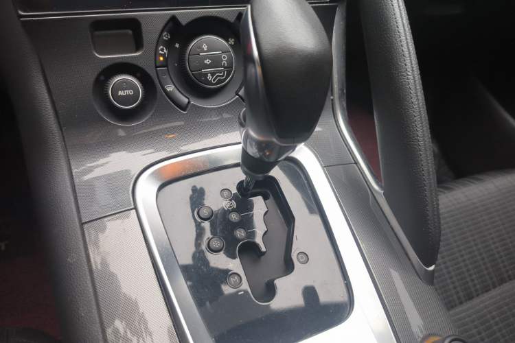Used Peugeot 3008 2018 2.0L Automatic Trend Edition Gear Lever