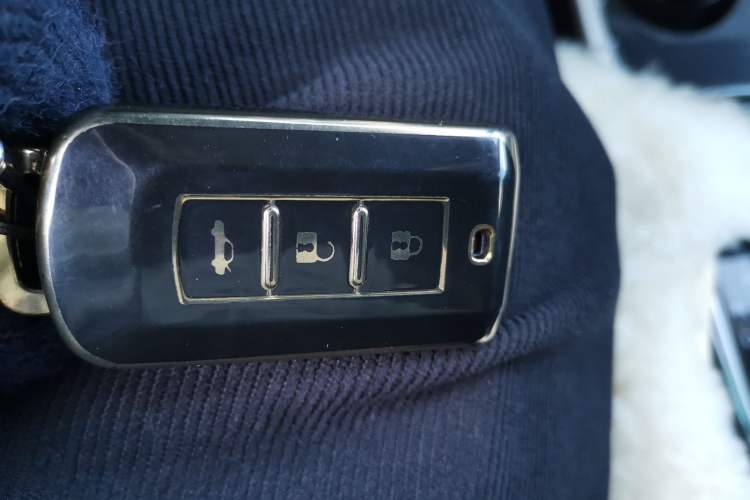 Used Mitsubishi Outlander 2020 2.0L Two-Wheel Drive Enjoyment Version 5 Seats Vehicle Key