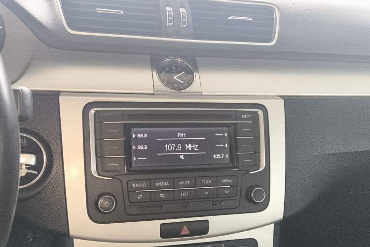 Used Volkswagen Magotan 2016 1.8TSI Smart Comfort Model Audio And AC Panel