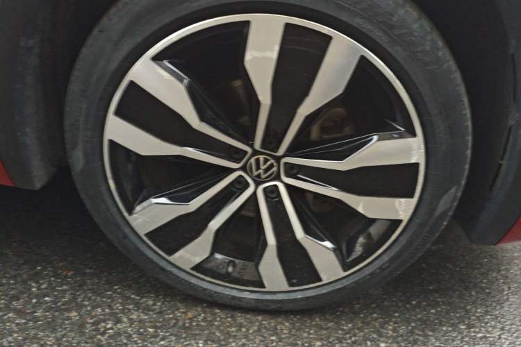 Used Volkswagen Tiguan X 2021 330TSI Two-Wheel-Drive Prestige Flagship Edition Right Front Wheel Hub