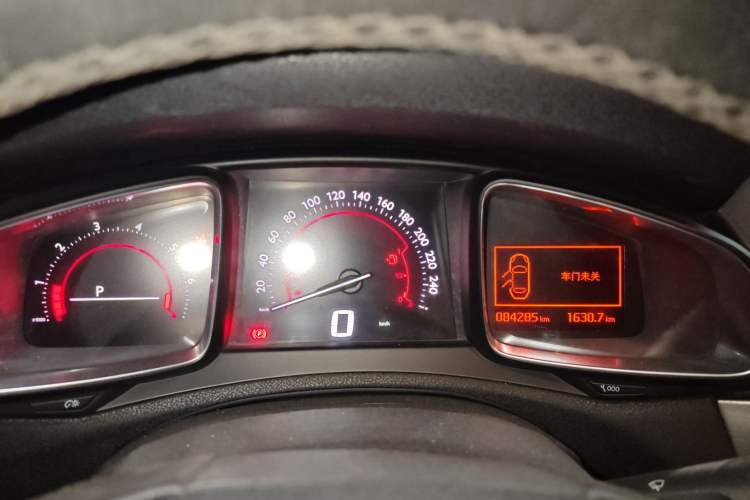 Used DS 5LS 2014 1.8L automatic Comfort version VTi140