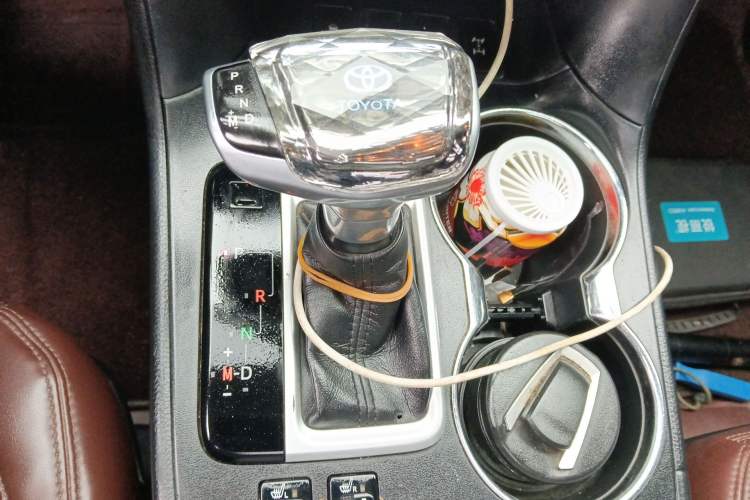 Used Toyota Highlander 2015 2.0T Four-Wheel Drive Luxury Edition 7-Seater Gear Lever