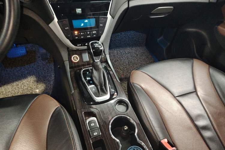 Used GAC Trumpchi GS5 Super 2015 1.8T Automatic Two-Wheel Drive Luxury Edition