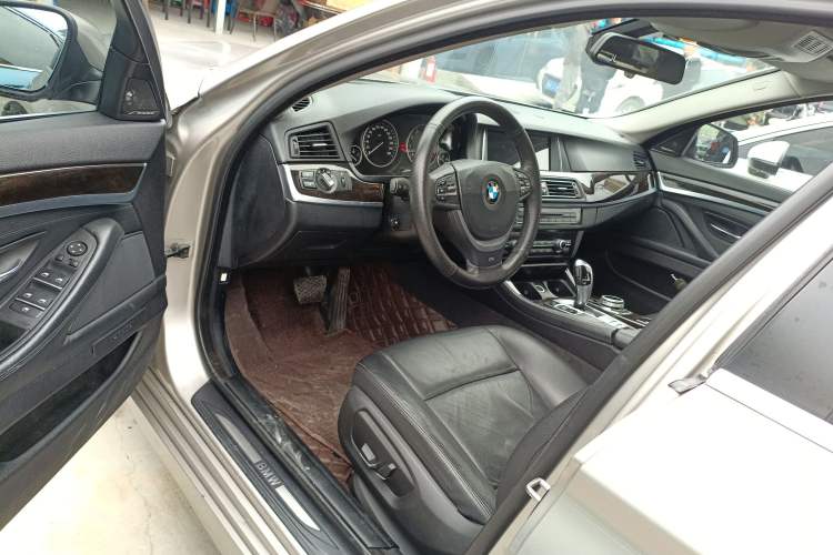 Used BMW 5 Series 2014 525Li Leading Model

