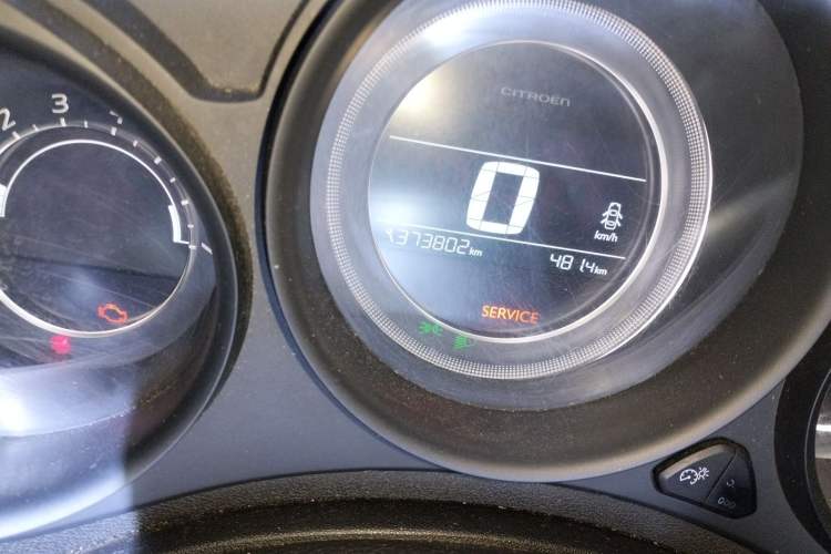 Used Citroen C4L 2015 1.8L Manual Leading Edition Odometer Close Up