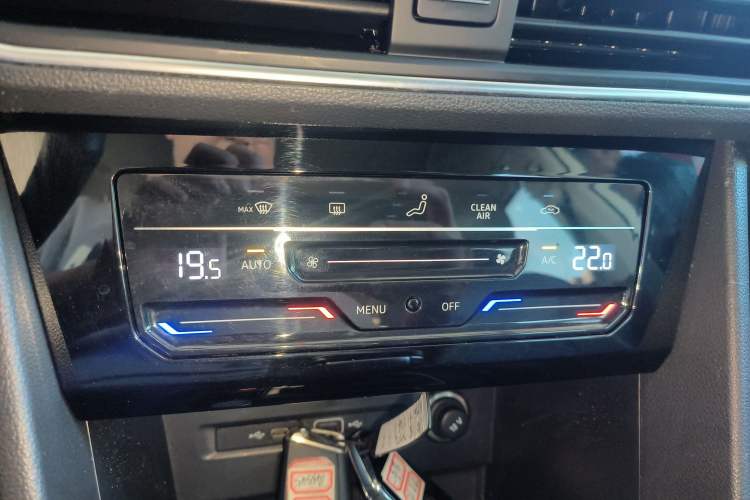 Used Volkswagen Tiguan L 2024 300TSI Automatic Two-Wheel Drive Smart Edition Audio And AC Panel