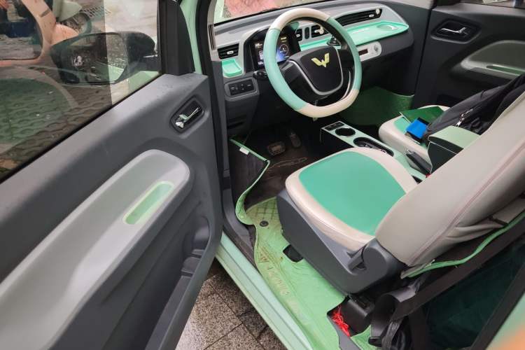 Used Wuling Hongguang MINIEV 2021 Macaron Sandwich Model 120 km Lithium Iron Phosphate Driver Seat