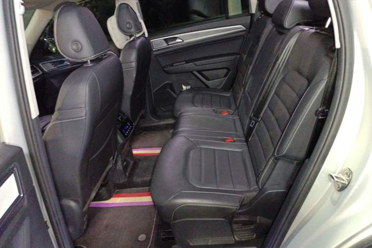 Used Volkswagen Teramont 2020 Revised Version 330TSI Two-Wheel Drive Luxury Edition Left Rear Seat