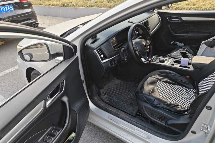 Used Roewe i6 New Energy 2017 45T Hybrid Connective Smart Luxury Edition Driver Seat