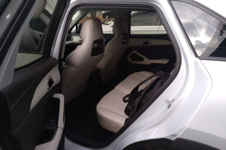 Used BYD Yuan UP 2025 Intelligent Driving Version 401 km Leading Edition