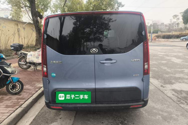 Used SAIC MAXUS Xintu V70 2023 2.0T Elite Edition Manual Transmission Short Wheelbase Low Roof 5/6 Seats (125 hp)