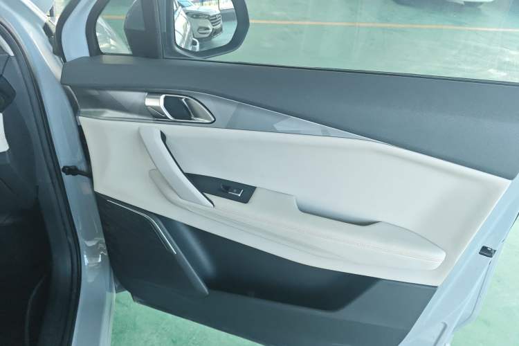 Used Lynk & Co 06 EM-P 2022 PHEV 84 km Range Pro Version