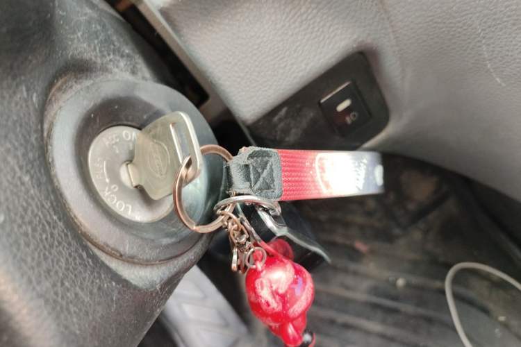 Used Nissan NV200 2013 1.6L Luxury Model China IV Standard Vehicle Key