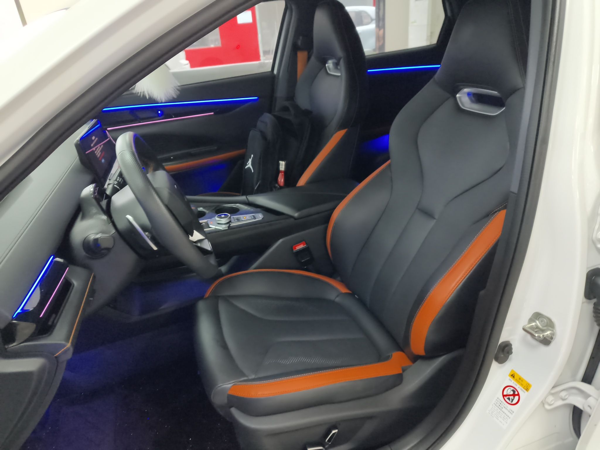 Переднее сиденье в автомобиле