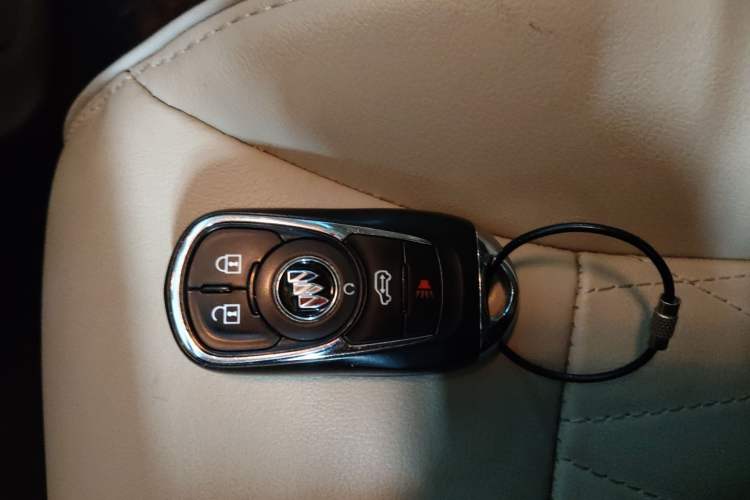 Used Buick GL8 2023 Facelifted Land Cruiser Executive Luxury Version