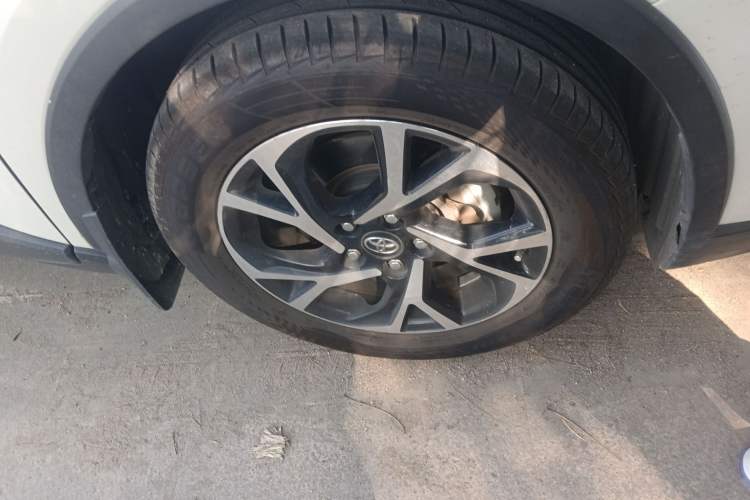 Used Toyota C-HR 2020 2.0L Comfort Edition Right Front Wheel Hub