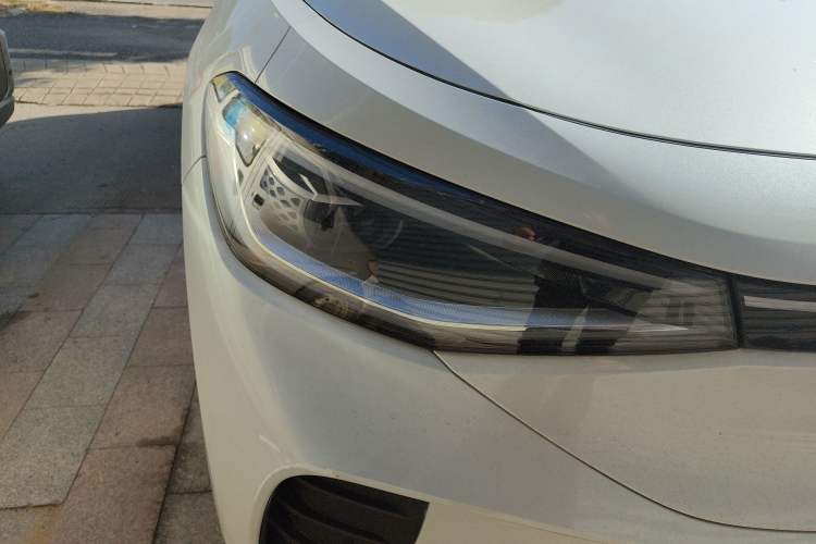 Used Volkswagen ID.4 CROZZ 2021 Long-Range PRO Two-Wheel Drive Version Right Front Headlight