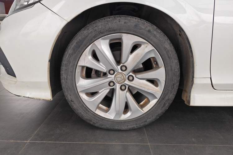 Used Honda Jade 2017 1.8L automatic Comfort version 5 seats Left Front Wheel Hub