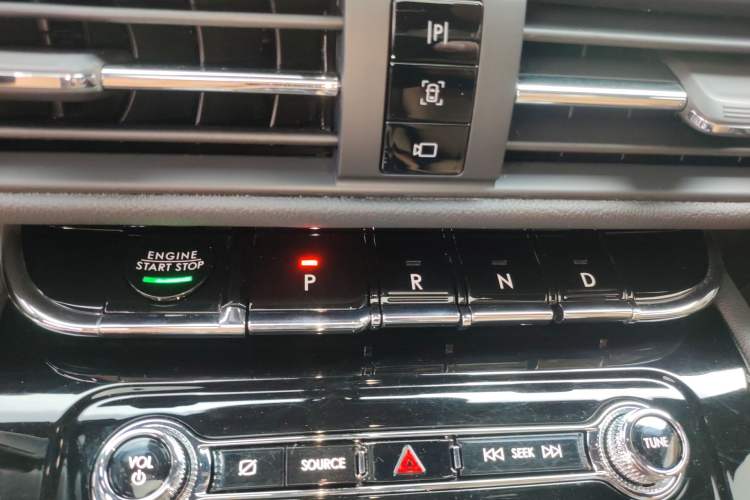 Used Lincoln Corsair 2020 2.0T Two-Wheel Drive Luxury Edition Gear Lever