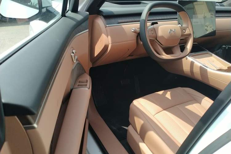 Used ONVO Luxeed L90 2025 Model—Ultra Six-Seater Version Driver Seat