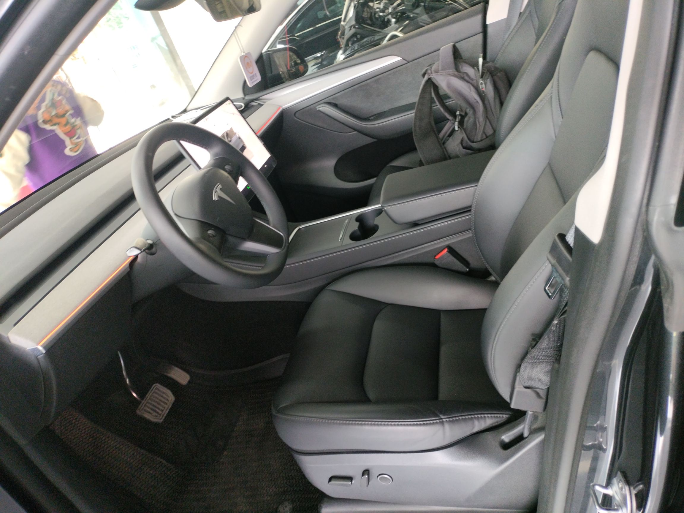 Переднее сиденье в автомобиле