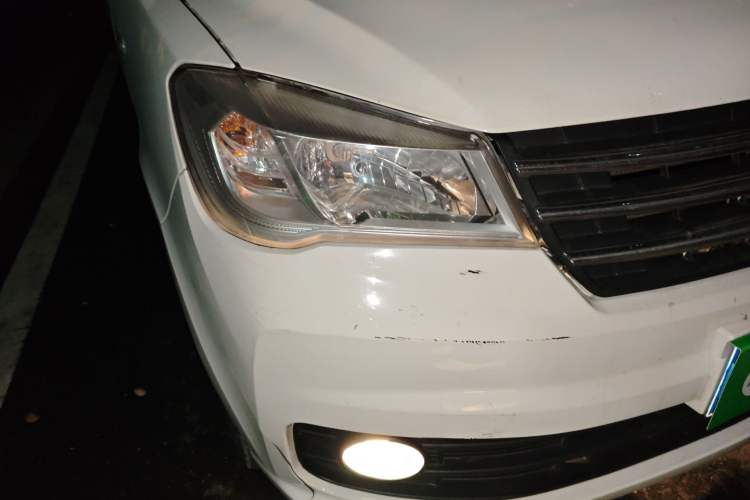 Used Dongfeng Fengon 330 2019 1.5L Manual Practical II China VI Right Front Headlight