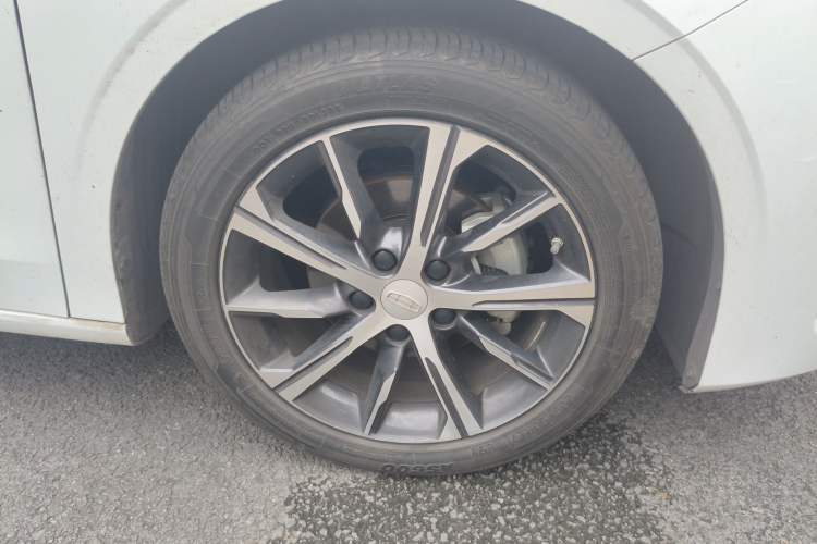 Used Geely Auto Emgrand 2023 4th Generation Champion Edition 1.5L CVT Prestige Model Right Front Wheel Hub