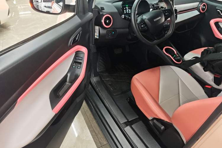 Used Chery Little Ant 2022 Restyled Version Sweet Pink Edition Half-Sugar Version 30.6 kWh 30 kW 301 km
