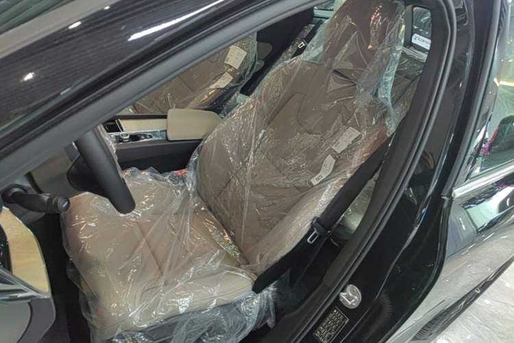 Used Volvo XC60 2026 B5 4x4 Smart Luxury Edition Left Front Seat