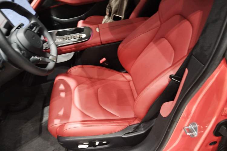 Used Xiaomi Auto SU7 2024 Four-Wheel Drive Ultra-Long Range Advanced Intelligent Driving Max Edition Left Front Seat