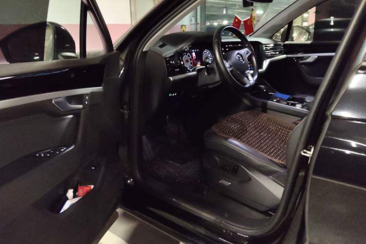 Used Volkswagen Touareg 2019 2.0 TSI Flagship Edition China VI Driver Seat